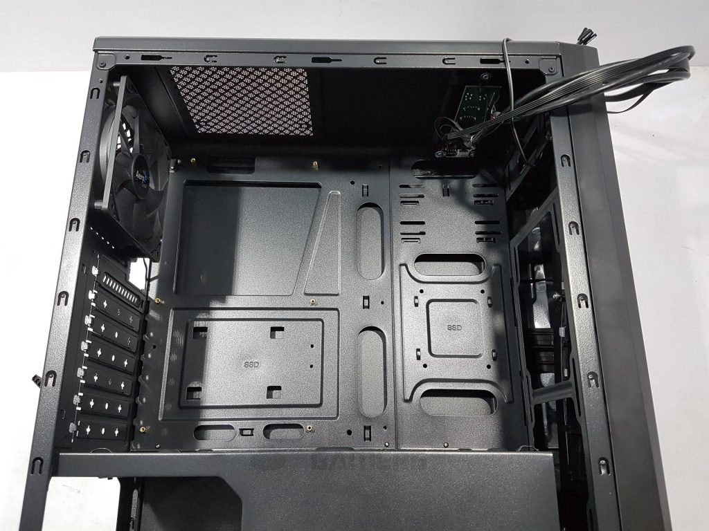 aerocool cylon rgb case Interior