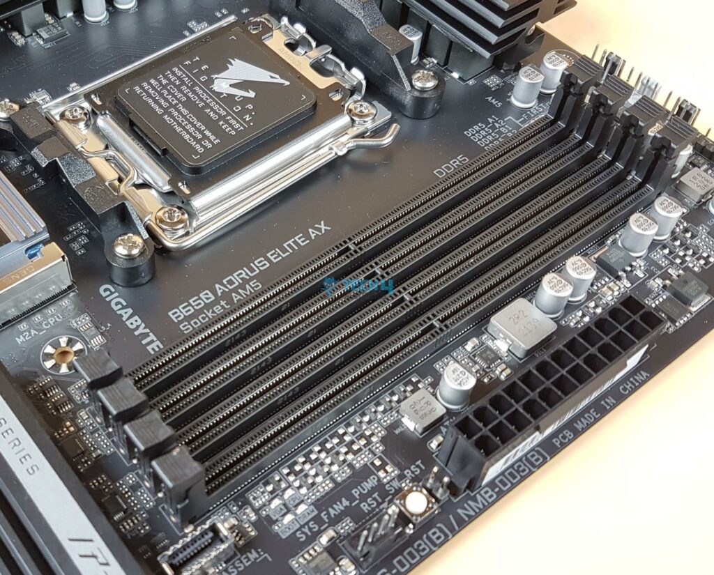 GIGABYTE B560 Ram Slots