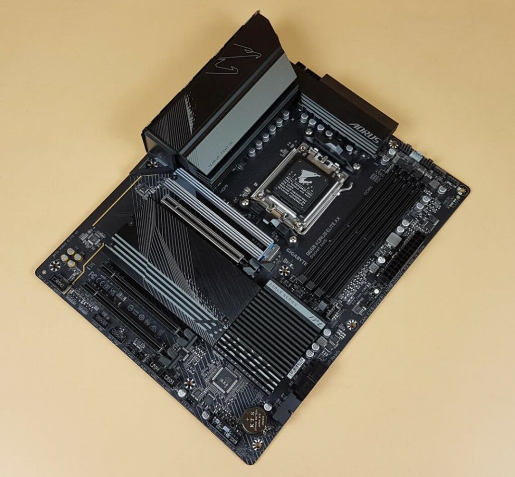 GIGABYTE B650 AORUS ELITE AX 