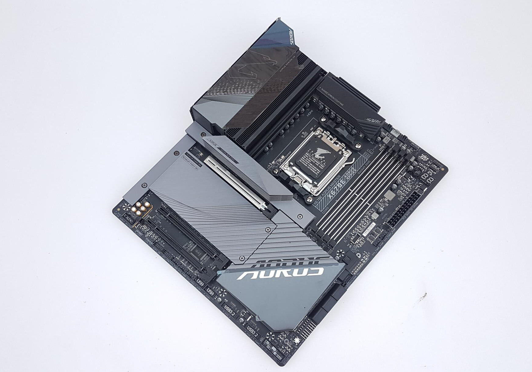 GIGABYTE X670E AORUS MASTER