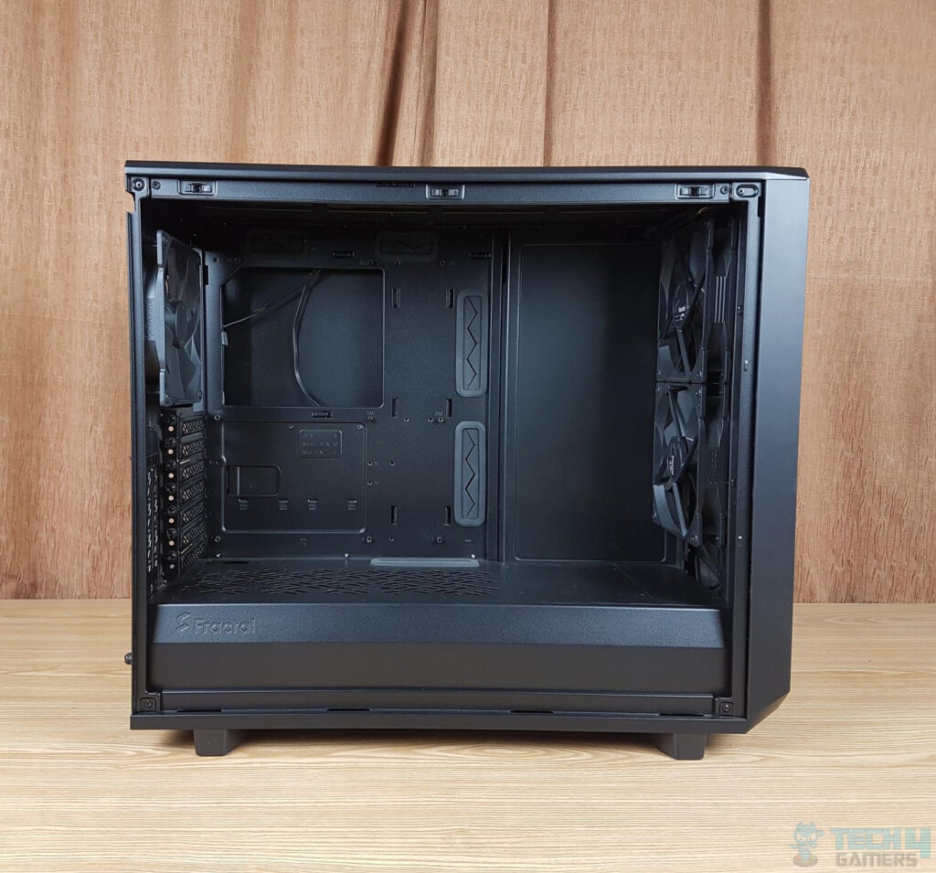 Fractal Design Meshify 2 — Side panel removed