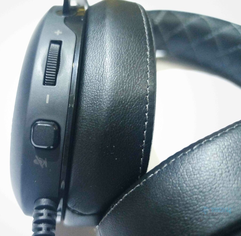 HS60 Headset Buttons