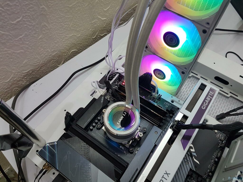 Lian Li GALAHAD 360 White Cooler — RGB showcase 6