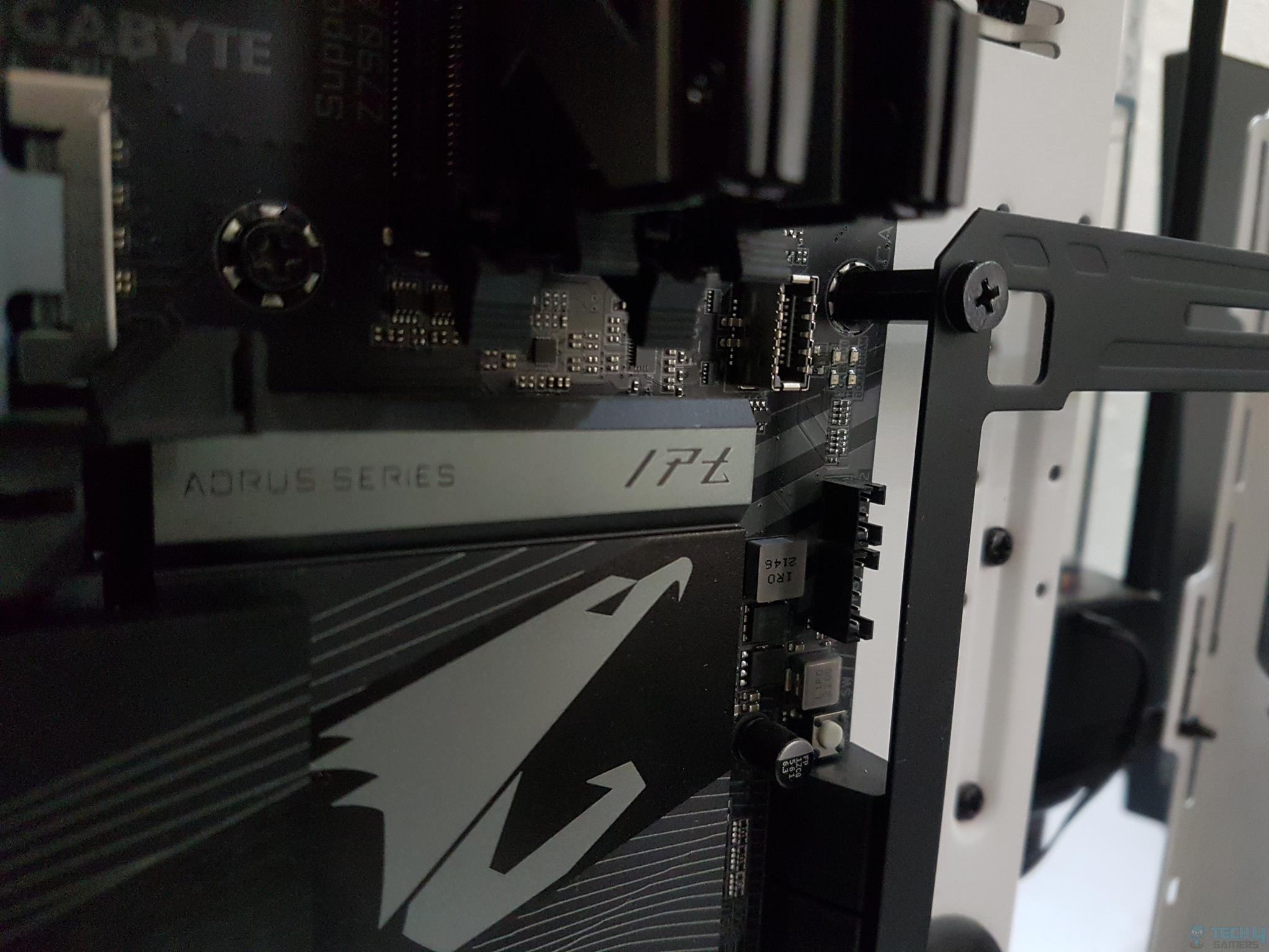 GIGABYTE GeForce RTX 4090 Gaming OC 24G — Anti Sag Plate Close Up View