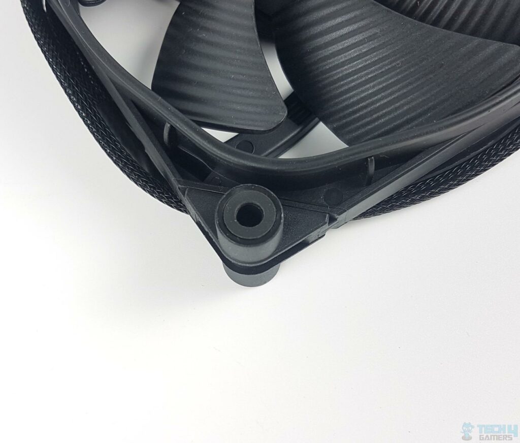 be quiet! Silent Loop 2 360 Liquid Cooler — Fan Mounting Corner