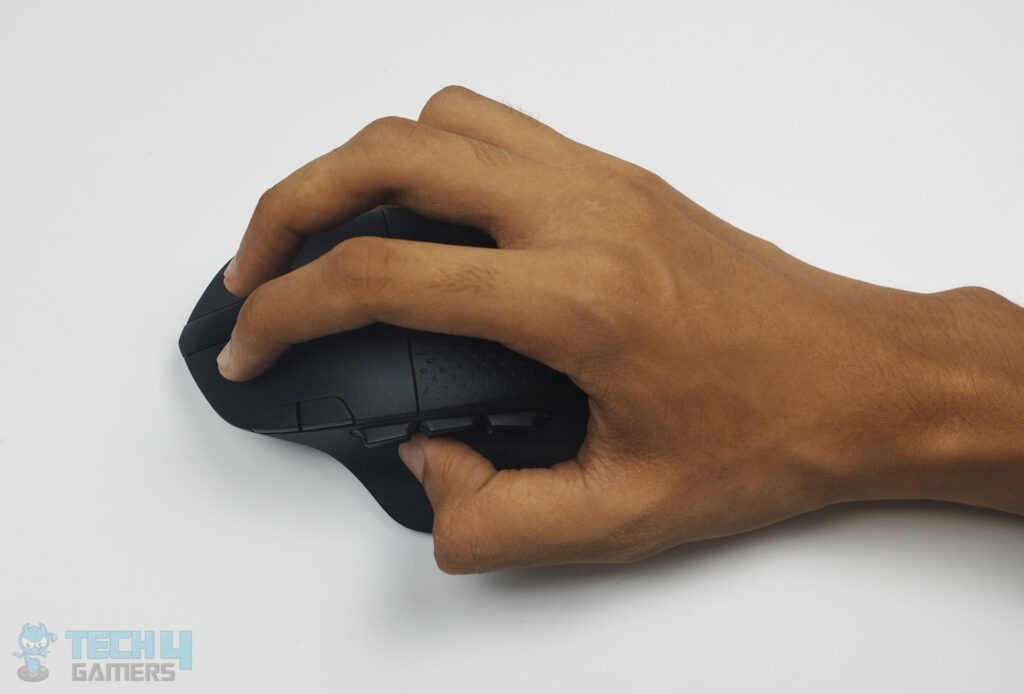 Logitech G604 Lightspeed - Claw Grip (Image By Tech4Gamers)