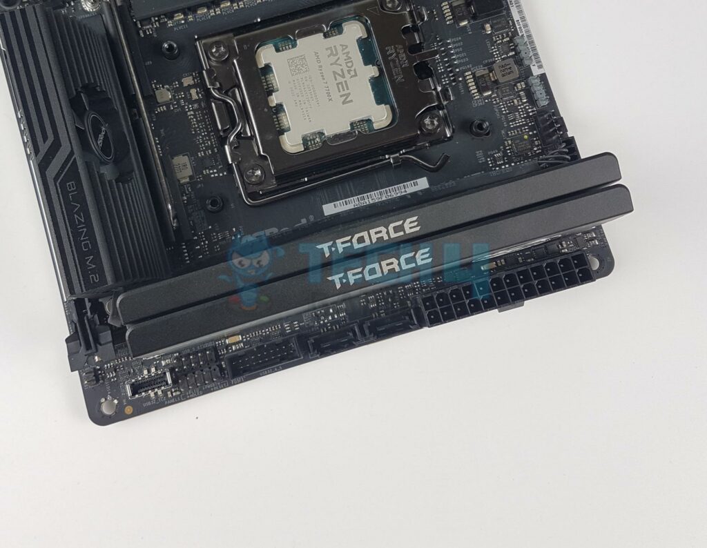 Teamgroup T-Force XTREEM 16GBx2 8000MHz CAS38 DDR5 — Top View 1024x79