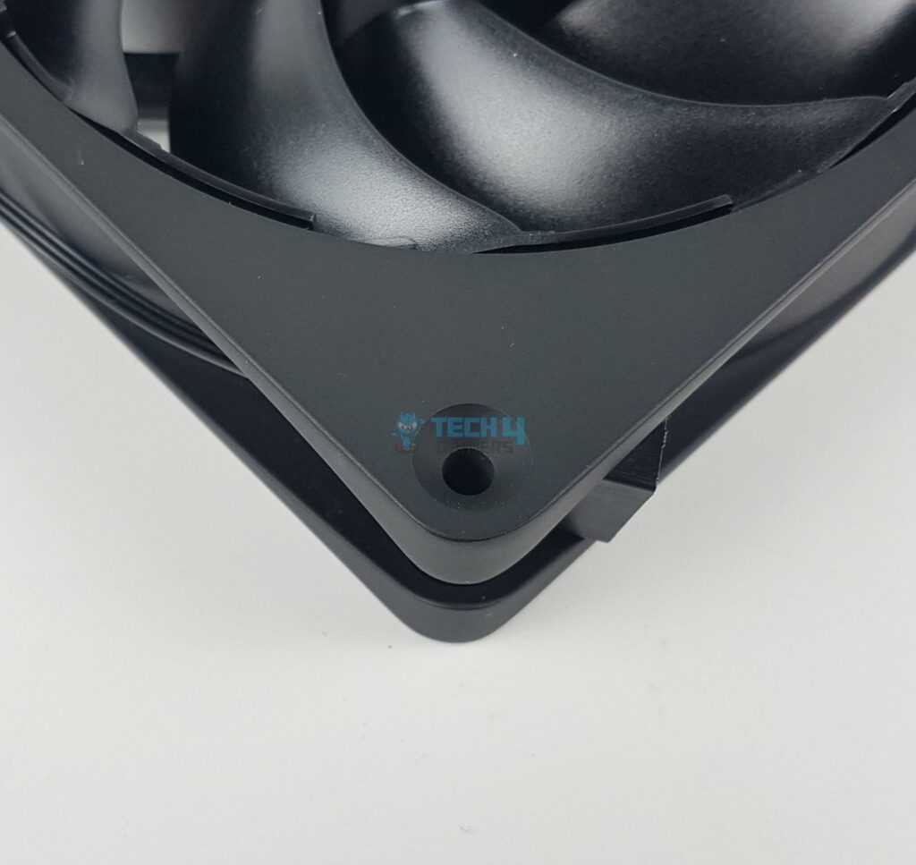 Alphacool-Apex-Stealth-Fan- — Alphacool Apex Stealth Metal Fan 3000RPM Matt Black Mounting Corners 1024x96