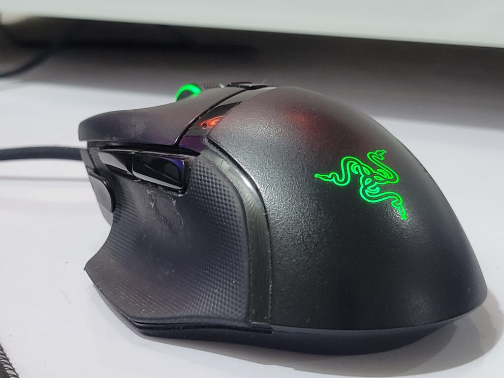 Razer Basilisk V2 Side view (Image by Tech4Gamers)